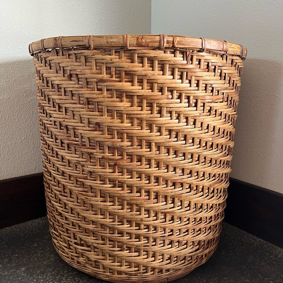 Vintage Nantucket Style Woven Wicker Large Round Cylinder Basket 19” - Picture 2 of 11